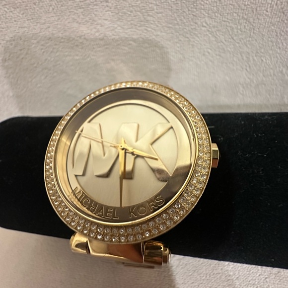 Michael Kors Parker MK5865 Women Rose Gold Analog Dial Quartz Wrist Watch NUL39